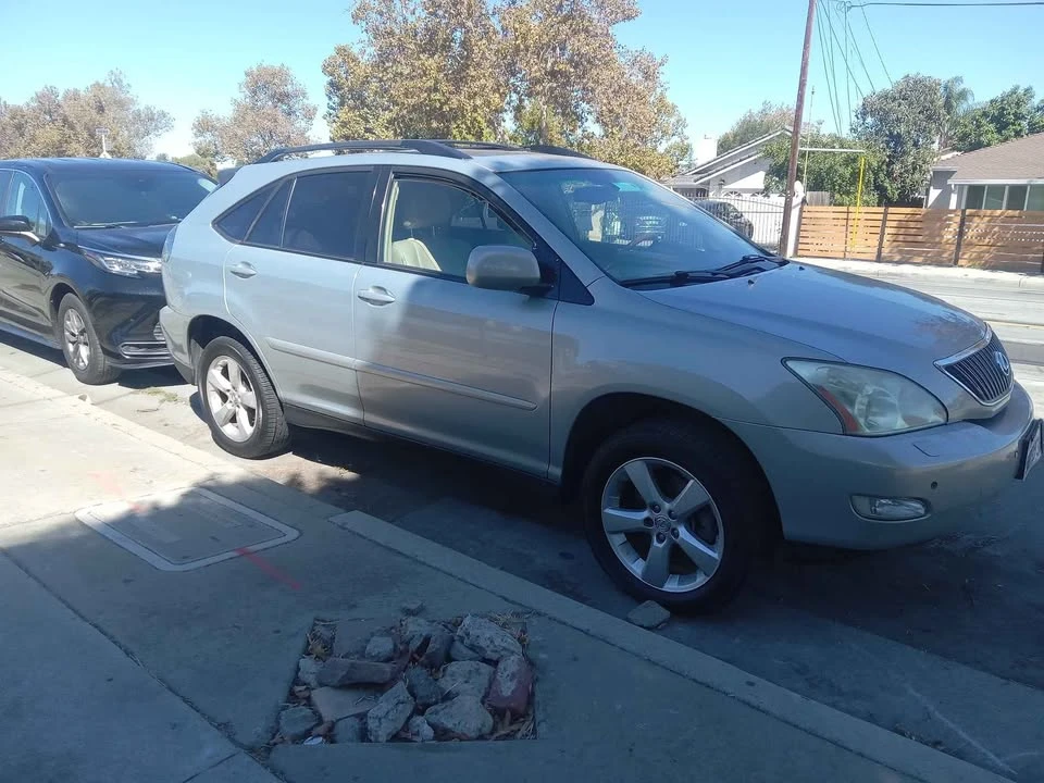 2005 Lexus RX 2nd Gen - Image 3 of 6