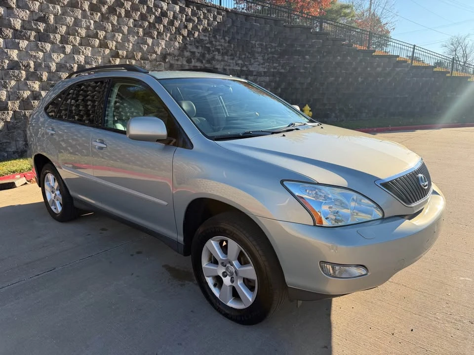 2005 Lexus RX 2nd Gen - Image 4 of 15