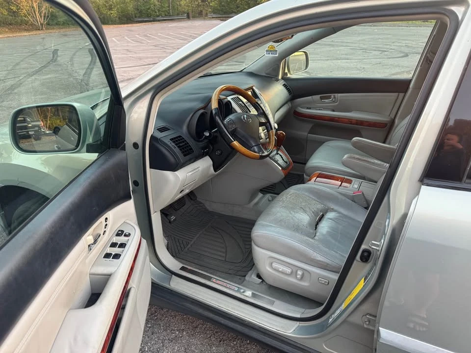 2005 Lexus RX 2nd Gen - Image 9 of 19