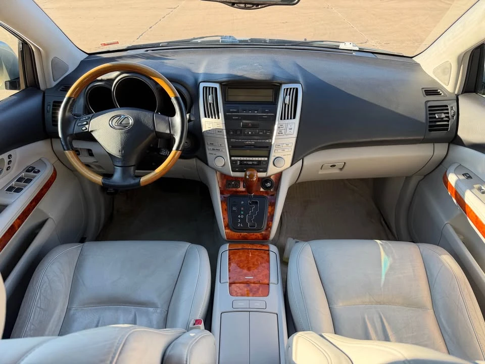 2005 Lexus RX 2nd Gen - Image 12 of 15