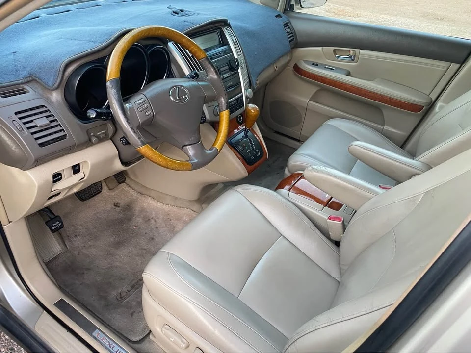 2005 Lexus RX 2nd Gen - Image 10 of 13