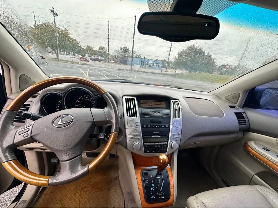 2005 Lexus RX 2nd Gen - Image 6 of 9