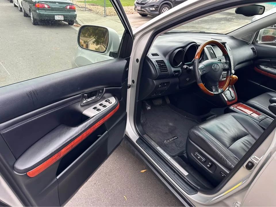 2005 Lexus RX 2nd Gen - Image 11 of 12