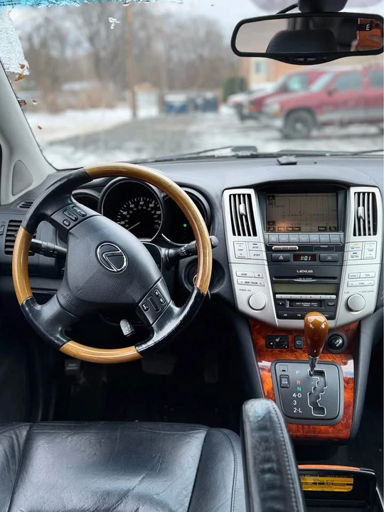 2005 Lexus RX 2nd Gen - Image 9 of 11