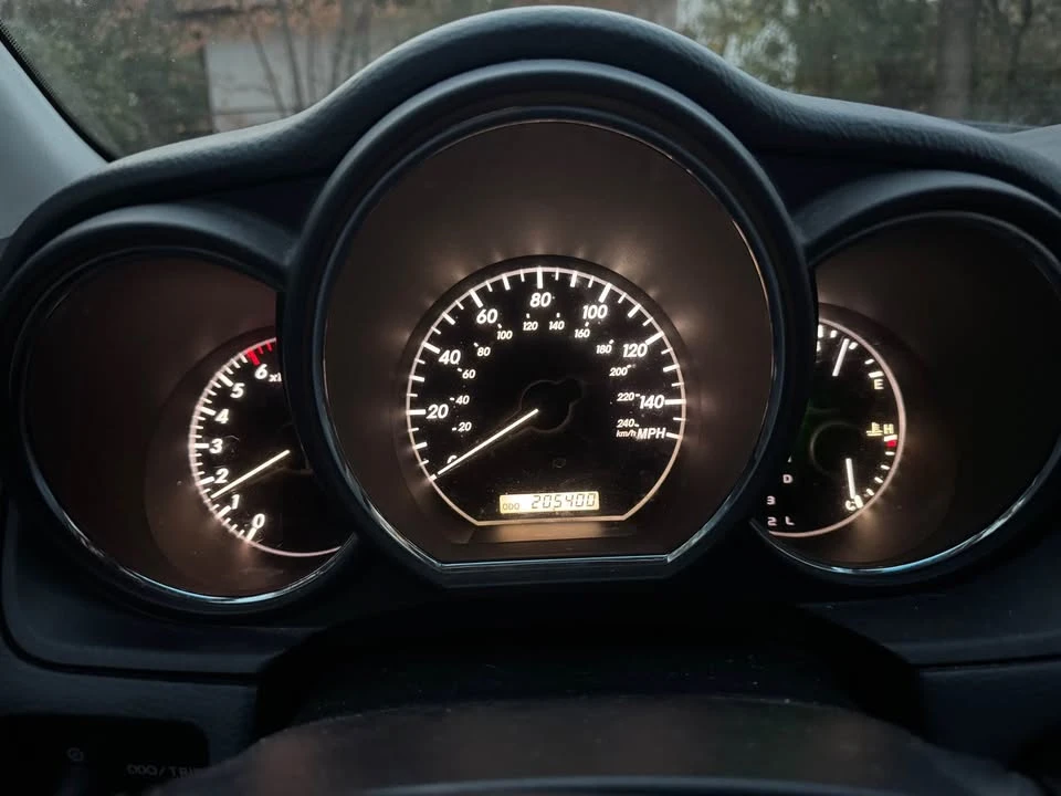 2005 Lexus RX 2nd Gen - Image 17 of 19