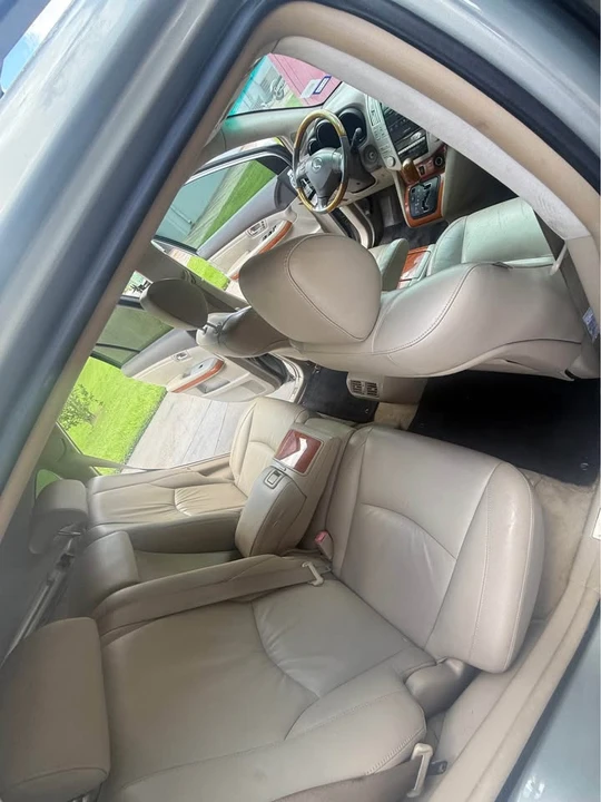 2005 Lexus RX 2nd Gen - Image 3 of 9
