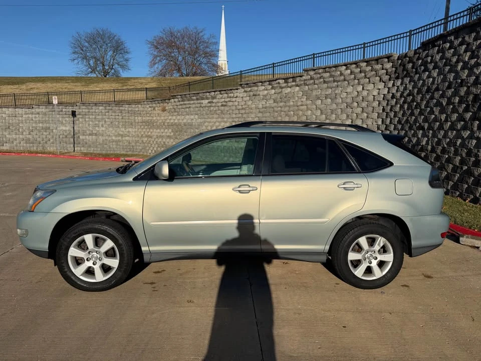 2005 Lexus RX 2nd Gen - Image 2 of 15