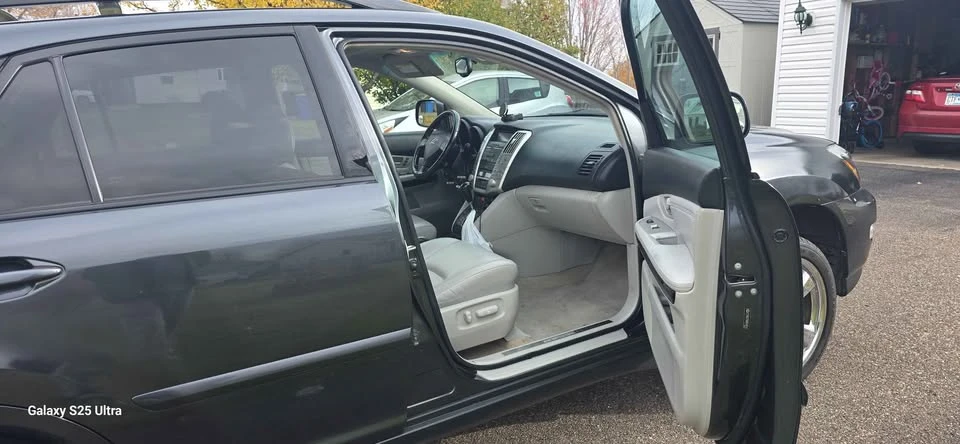 2005 Lexus RX 2nd Gen - Image 2 of 11