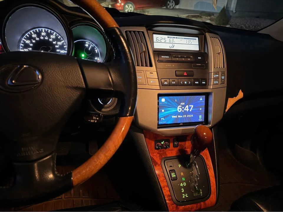 2005 Lexus RX 2nd Gen - Image 11 of 15