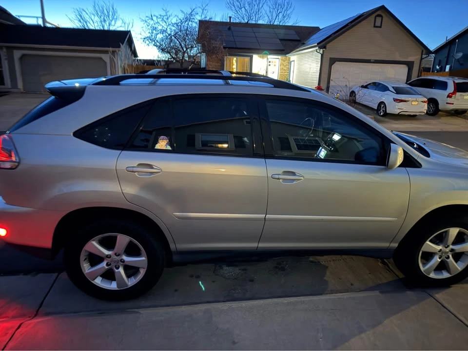 2005 Lexus RX 2nd Gen - Image 3 of 15
