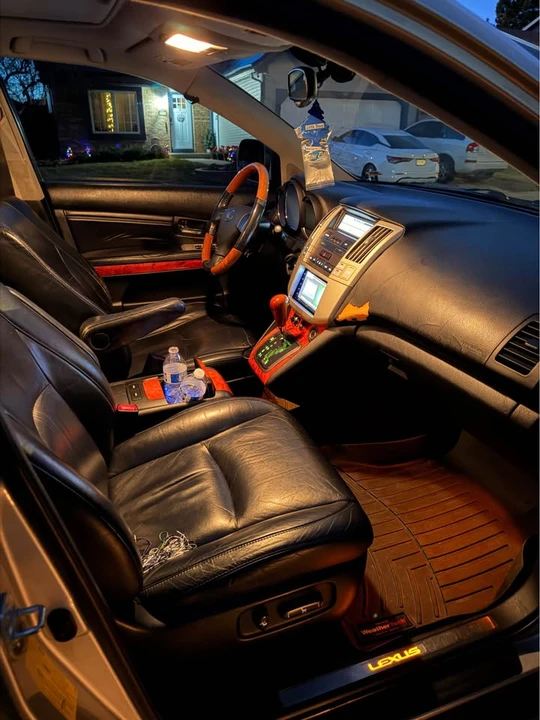 2005 Lexus RX 2nd Gen - Image 7 of 15