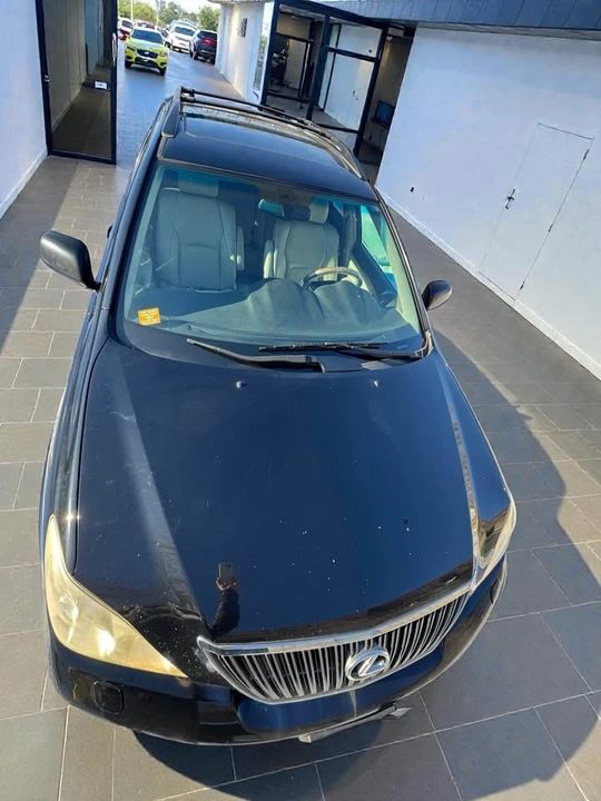 2005 Lexus RX 2nd Gen - Image 4 of 15