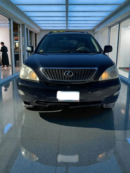 2005 Lexus RX 2nd Gen - Image 3 of 15