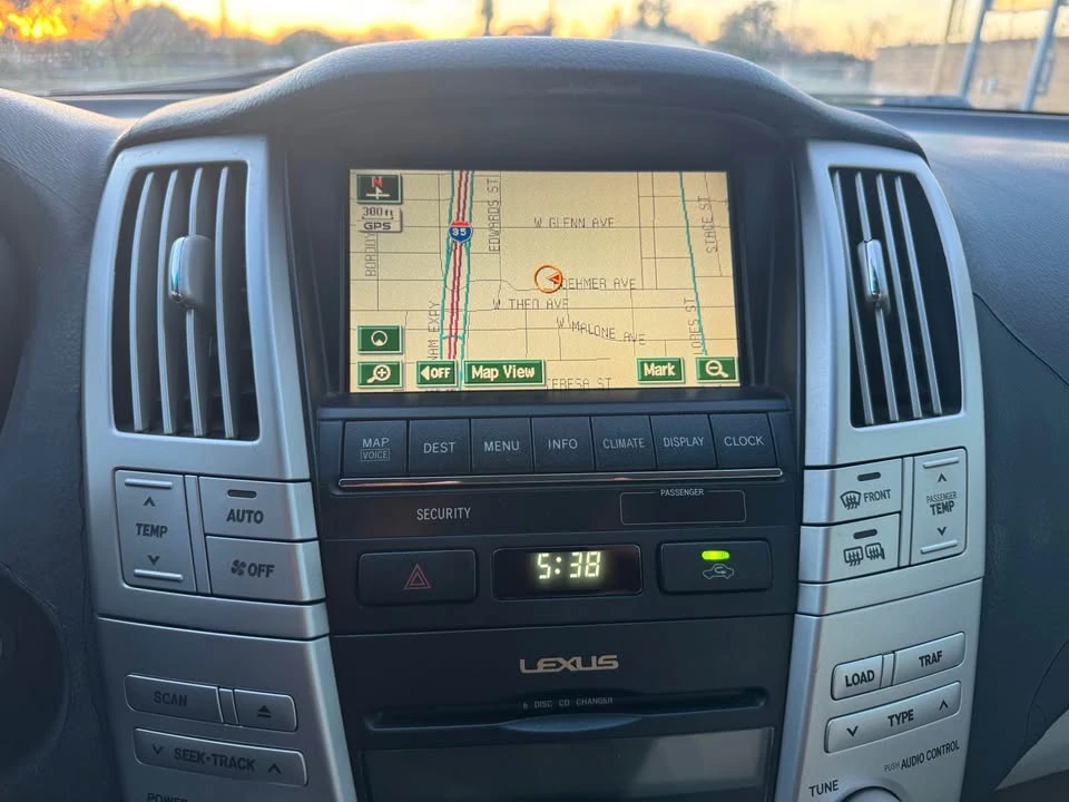 2005 Lexus RX 2nd Gen - Image 13 of 18