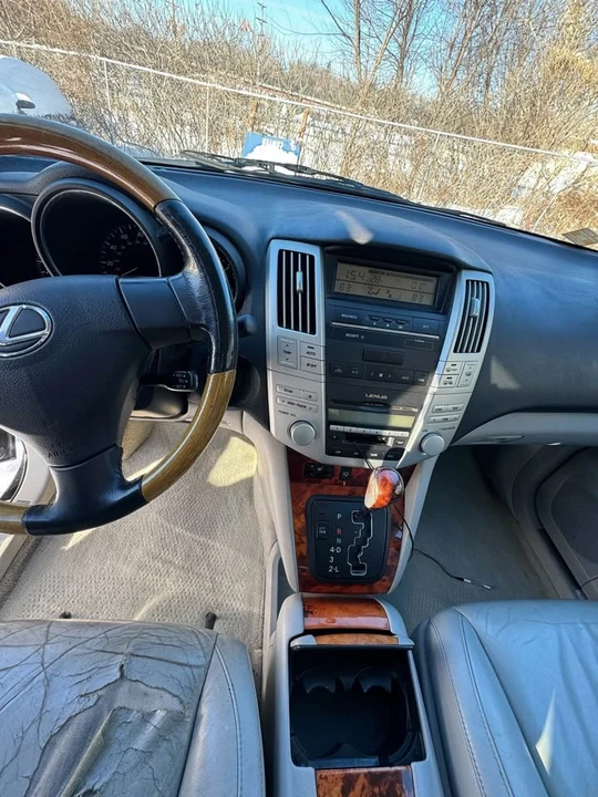 2005 Lexus RX 2nd Gen - Image 9 of 15