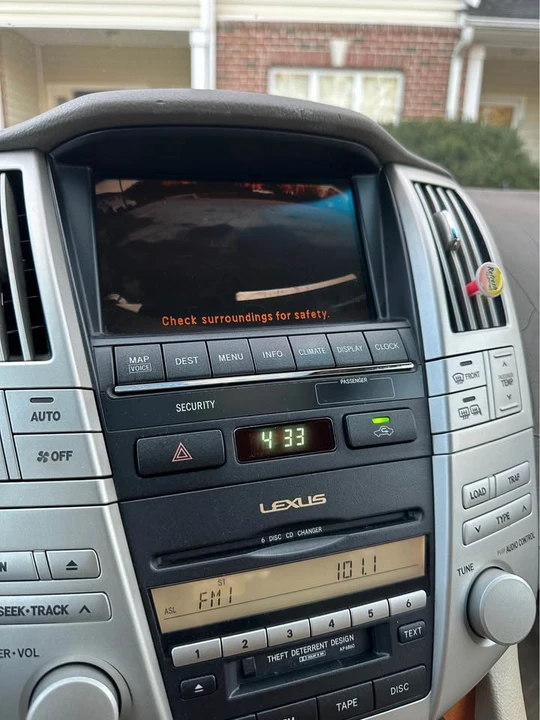 2005 Lexus RX 2nd Gen - Image 17 of 20