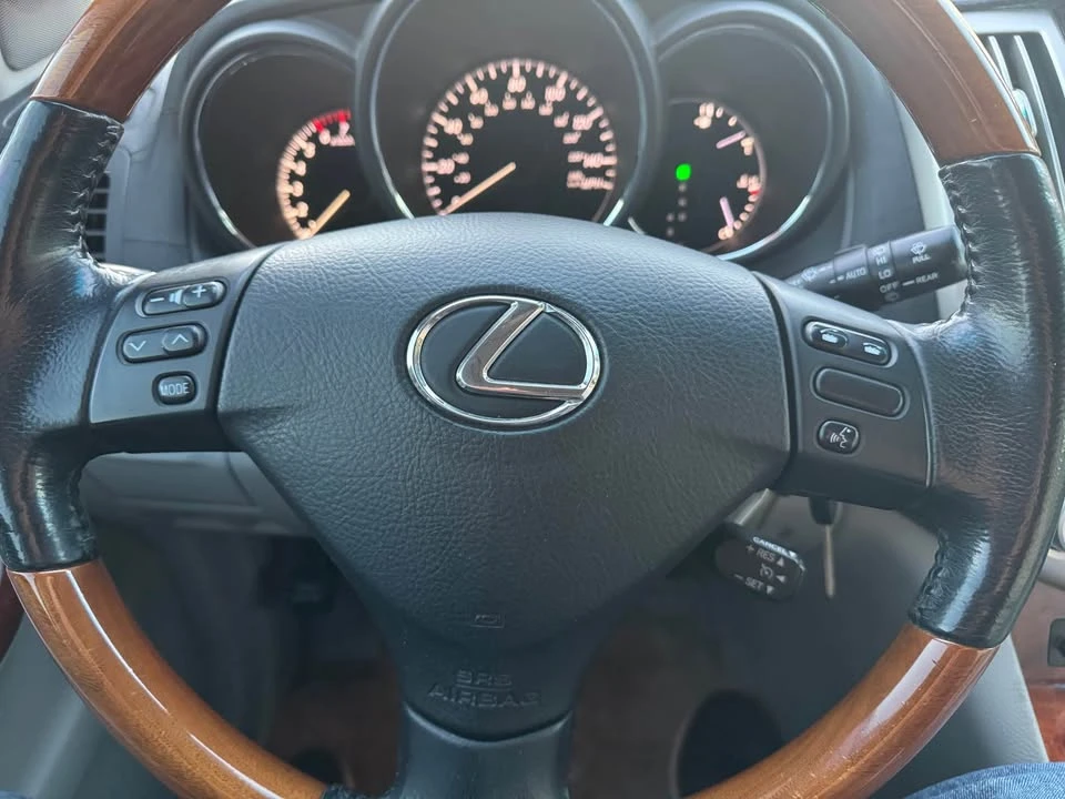 2005 Lexus RX 2nd Gen - Image 12 of 18