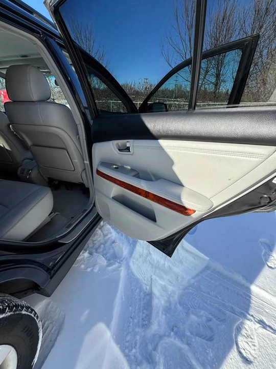 2005 Lexus RX 2nd Gen - Image 11 of 15