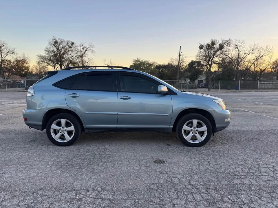 2005 Lexus RX 2nd Gen - Image 2 of 18