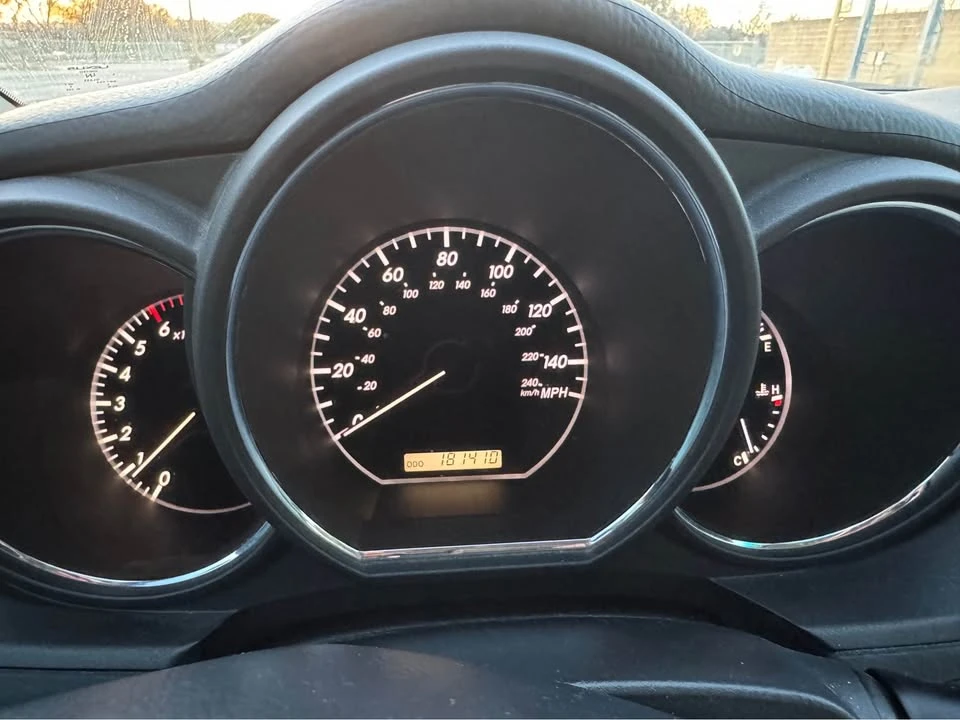 2005 Lexus RX 2nd Gen - Image 11 of 18