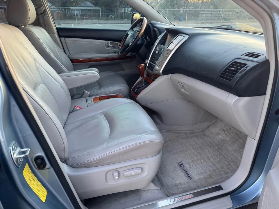 2005 Lexus RX 2nd Gen - Image 10 of 18