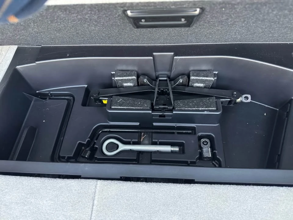2005 Lexus RX 2nd Gen - Image 9 of 18