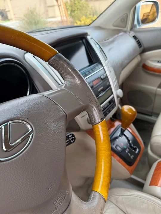 2005 Lexus RX 2nd Gen - Image 14 of 18