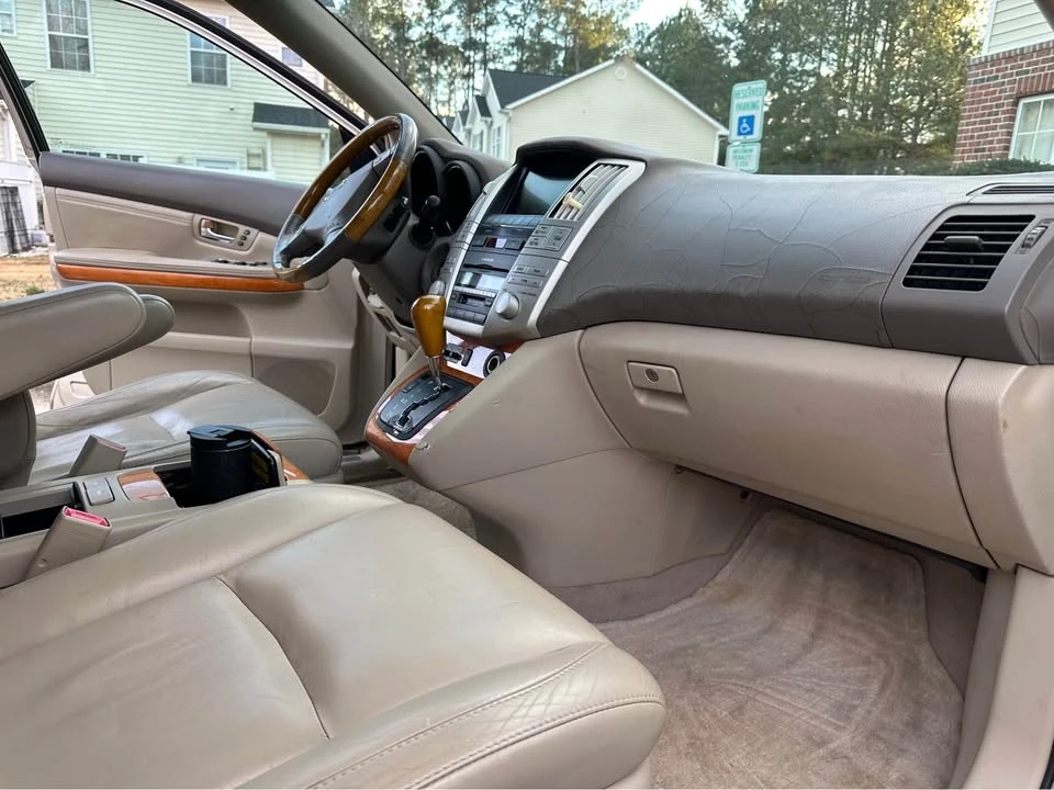 2005 Lexus RX 2nd Gen - Image 11 of 20