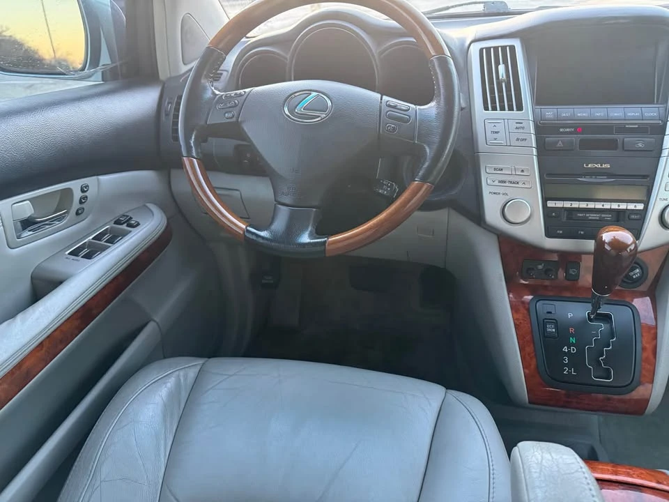 2005 Lexus RX 2nd Gen - Image 16 of 18