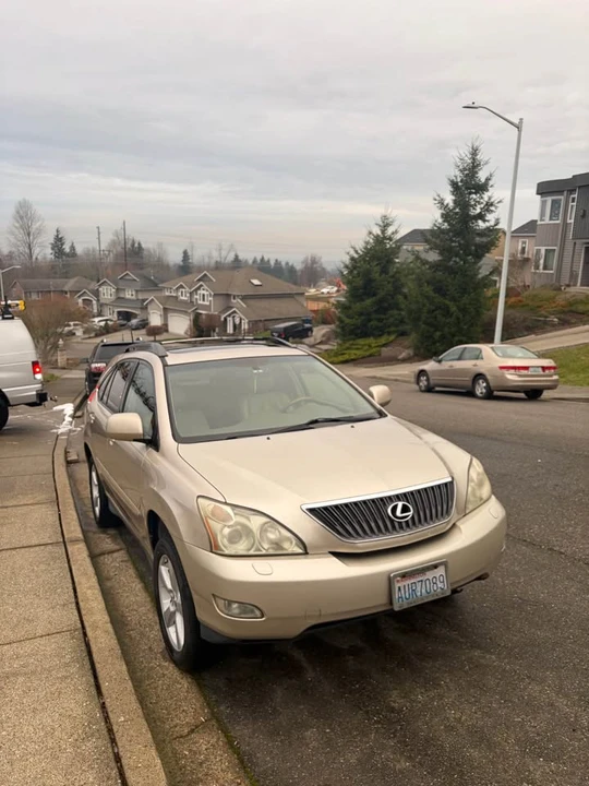 2005 Lexus RX 2nd Gen - Image 2 of 12