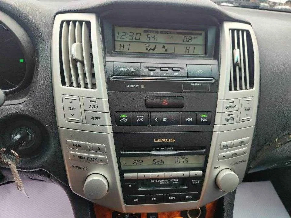 2005 Lexus RX 2nd Gen - Image 13 of 16