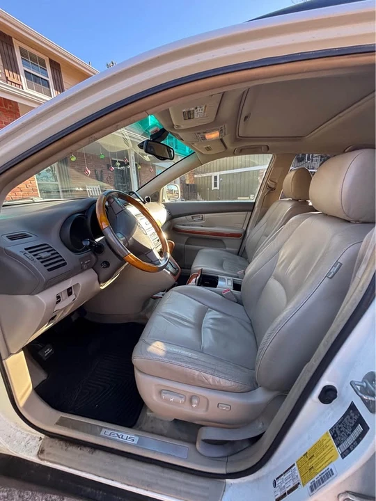 2005 Lexus RX 2nd Gen - Image 6 of 10
