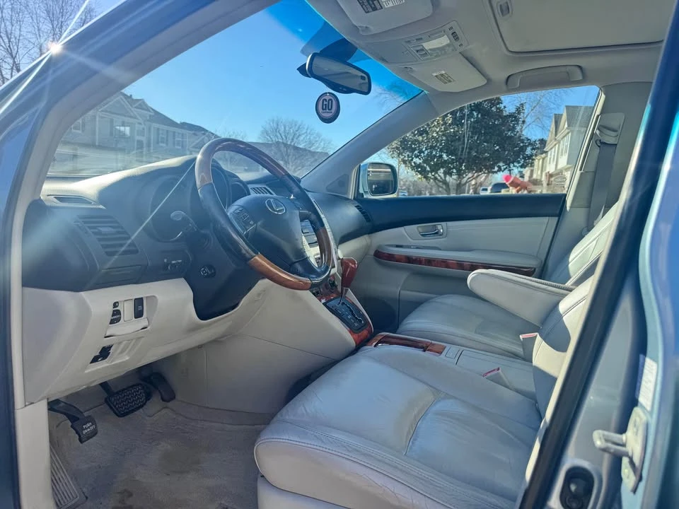 2005 Lexus RX 2nd Gen - Image 10 of 15