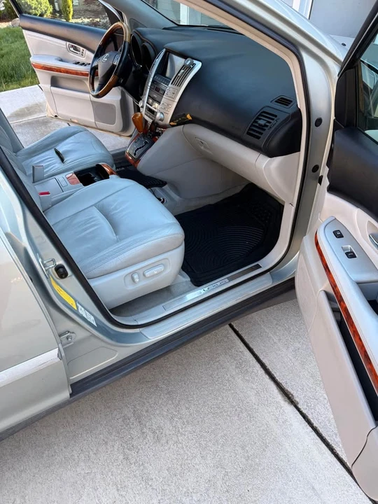 2005 Lexus RX 2nd Gen - Image 5 of 10