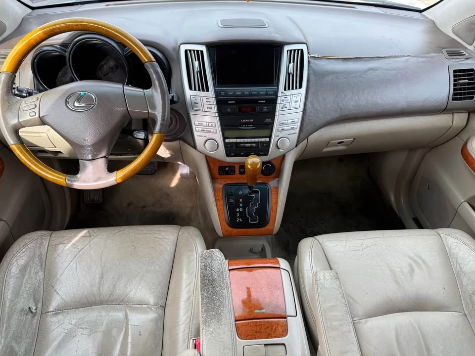 2005 Lexus RX 2nd Gen - Image 10 of 18