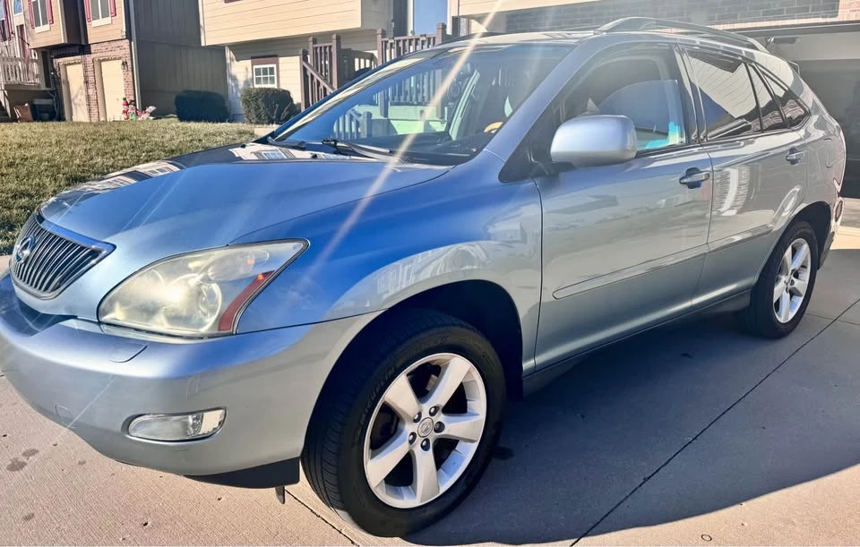 2005 Lexus RX 2nd Gen - Image 2 of 15