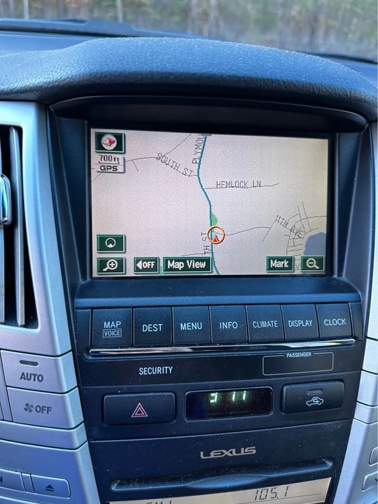 2005 Lexus RX 2nd Gen - Image 6 of 19