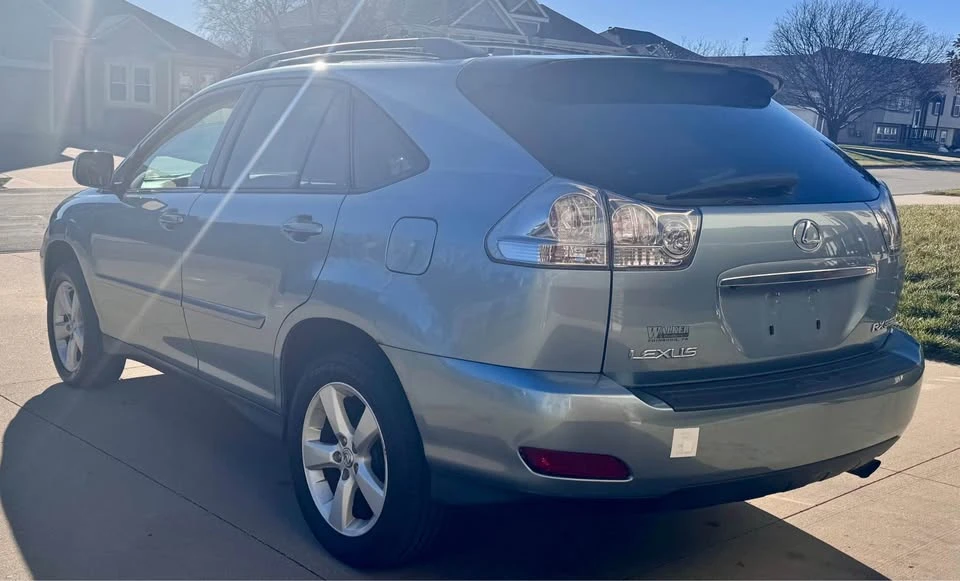 2005 Lexus RX 2nd Gen - Image 3 of 15