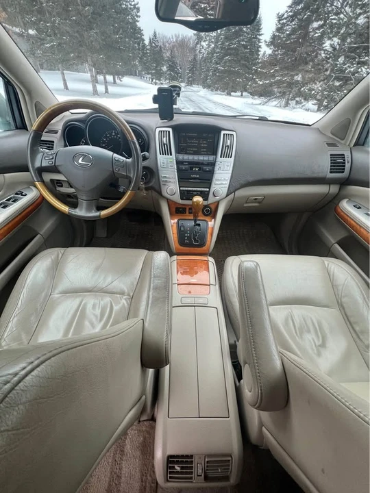 2005 Lexus RX 2nd Gen - Image 16 of 20