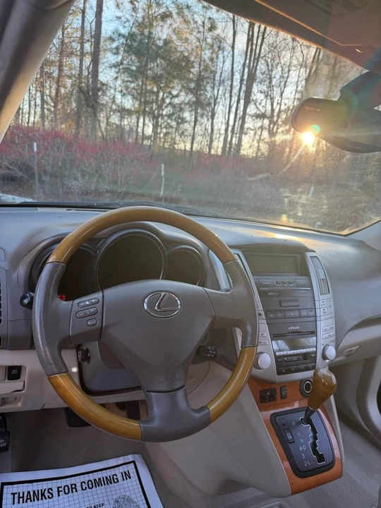 2005 Lexus RX 2nd Gen - Image 9 of 17