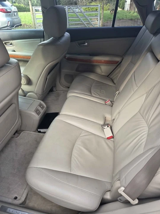 2005 Lexus RX 2nd Gen - Image 6 of 10
