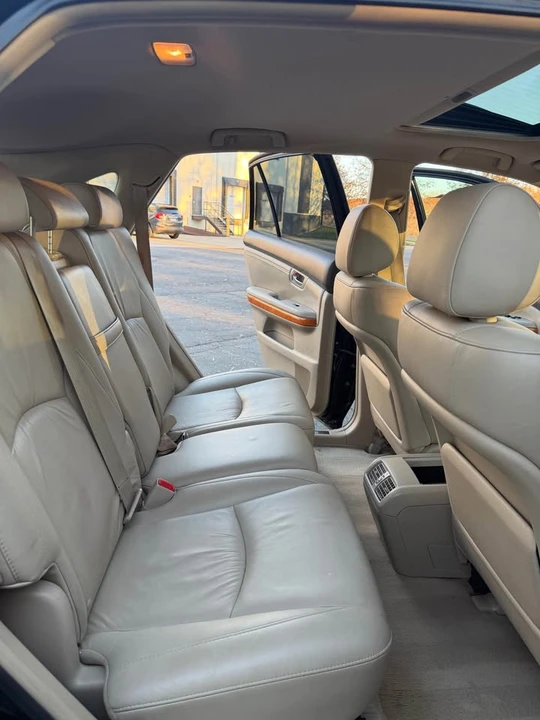 2005 Lexus RX 2nd Gen - Image 12 of 17