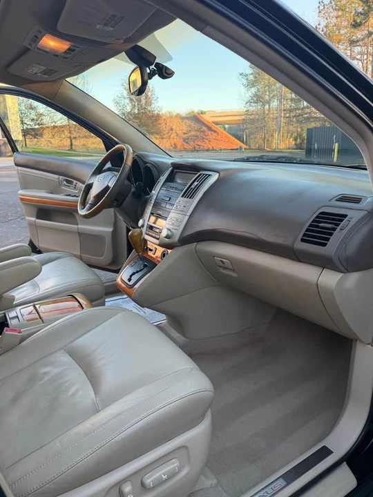 2005 Lexus RX 2nd Gen - Image 13 of 17
