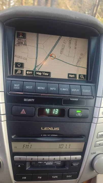2005 Lexus RX 2nd Gen - Image 9 of 17