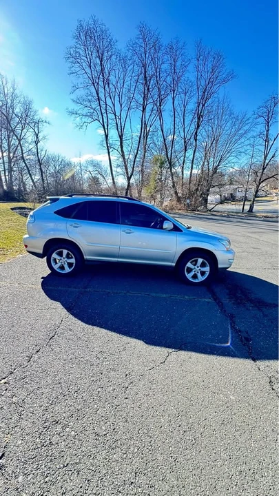 2005 Lexus RX 2nd Gen - Image 3 of 20