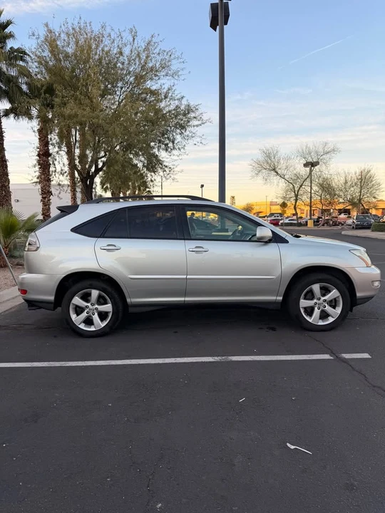 2005 Lexus RX 2nd Gen - Image 4 of 14