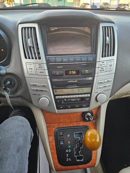 2005 Lexus RX 2nd Gen - Image 12 of 15