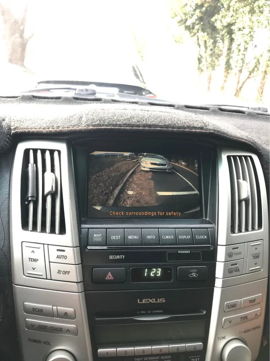 2005 Lexus RX 2nd Gen - Image 15 of 18