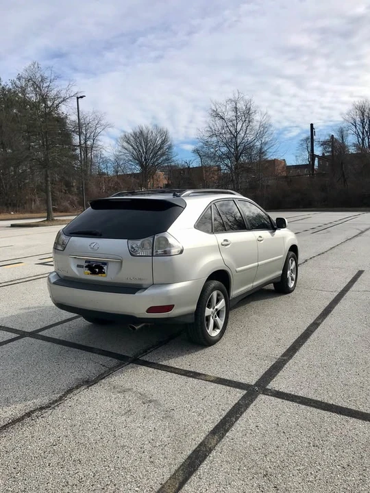 2005 Lexus RX 2nd Gen - Image 3 of 18