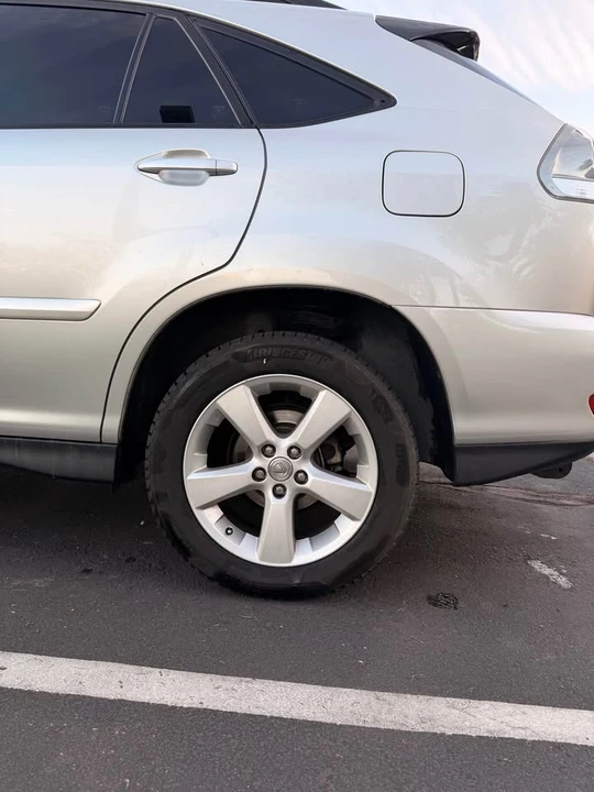 2005 Lexus RX 2nd Gen - Image 9 of 14